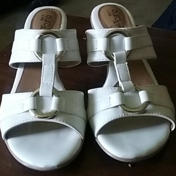 sofft white sandals